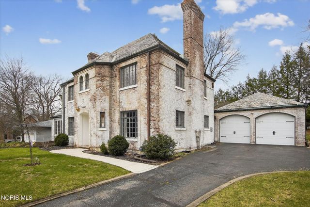 4104 Brookside Road, Ottawa Hills, OH 43606