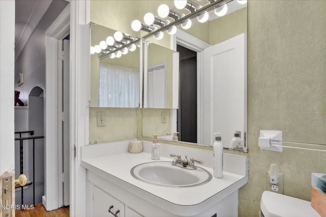 4104 Brookside Road, Ottawa Hills, OH 43606