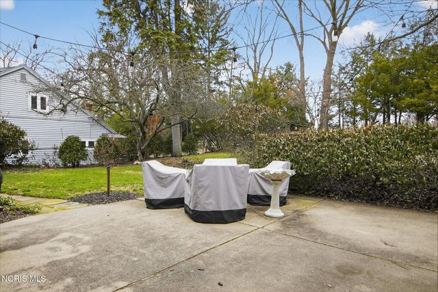 4104 Brookside Road, Ottawa Hills, OH 43606