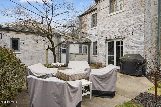 4104 Brookside Road, Ottawa Hills, OH 43606