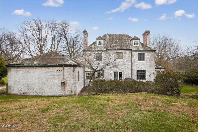 4104 Brookside Road, Ottawa Hills, OH 43606