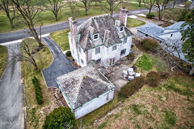 4104 Brookside Road, Ottawa Hills, OH 43606