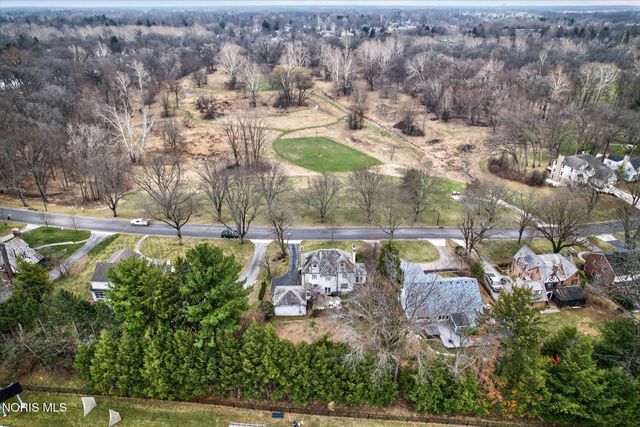 4104 Brookside Road, Ottawa Hills, OH 43606