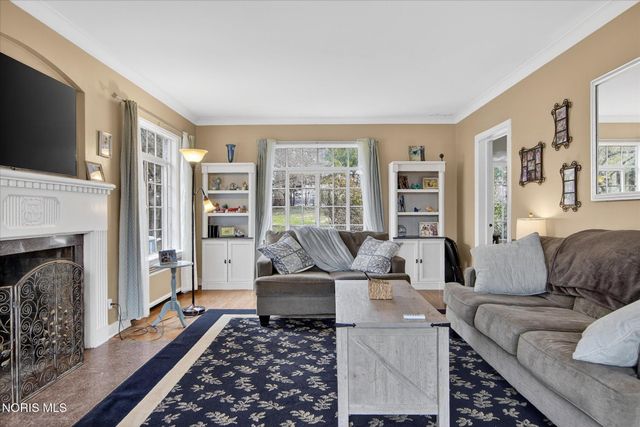 4104 Brookside Road, Ottawa Hills, OH 43606