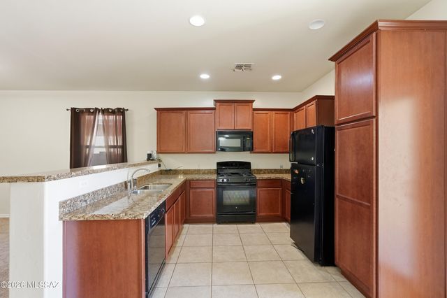 6737 S Cut Bow Drive, Tucson, AZ 85757