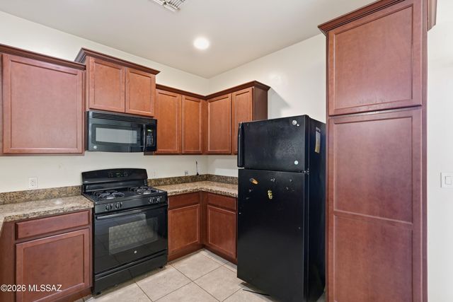 6737 S Cut Bow Drive, Tucson, AZ 85757