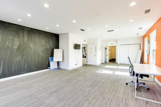 2435 N Ashland Avenue, Chicago, IL 60614