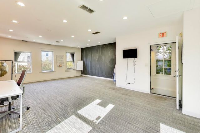 2435 N Ashland Avenue, Chicago, IL 60614