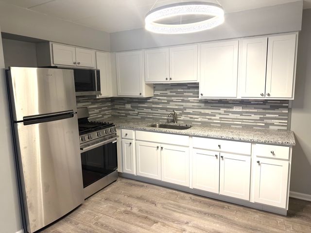 446 N Ardmore Avenue 1C, Villa Park, IL 60181