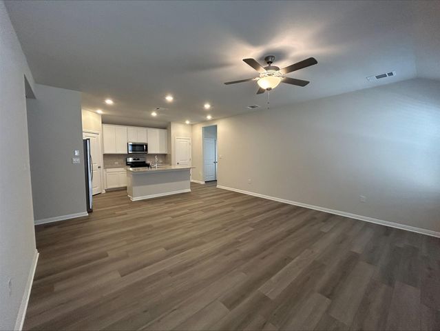 125 Zinnia LN, Hutto, TX 78634