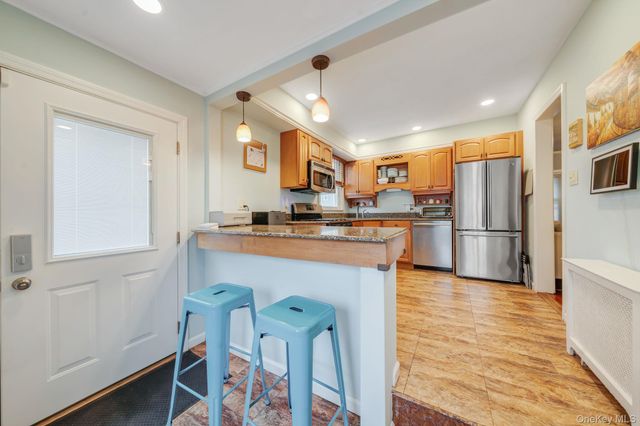 1 2nd Avenue, East Rockaway, NY 11518