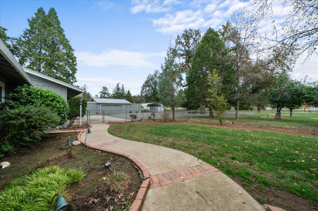20766 Cattle Drive, Redding, CA 96003