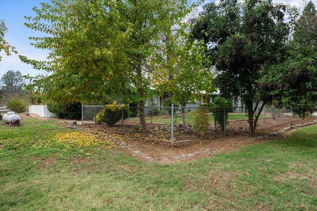 20766 Cattle Drive, Redding, CA 96003