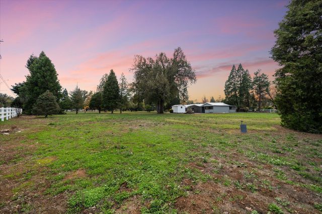 20766 Cattle Drive, Redding, CA 96003