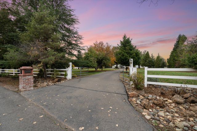 20766 Cattle Drive, Redding, CA 96003