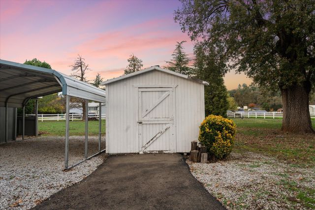 20766 Cattle Drive, Redding, CA 96003