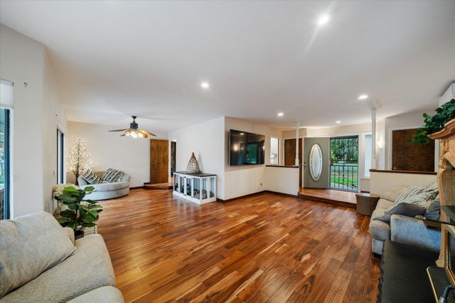 20766 Cattle Drive, Redding, CA 96003