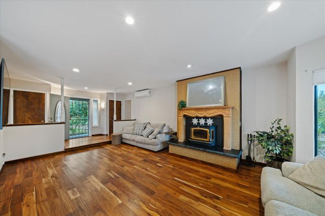 20766 Cattle Drive, Redding, CA 96003