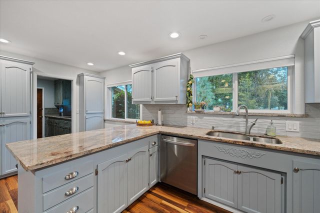 20766 Cattle Drive, Redding, CA 96003