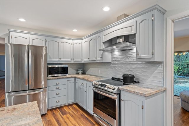 20766 Cattle Drive, Redding, CA 96003