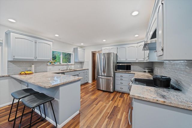 20766 Cattle Drive, Redding, CA 96003