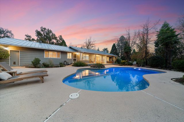 20766 Cattle Drive, Redding, CA 96003