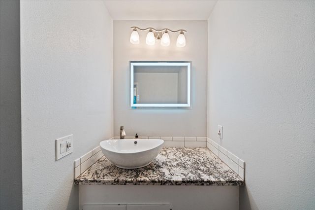 20766 Cattle Drive, Redding, CA 96003