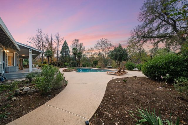 20766 Cattle Drive, Redding, CA 96003