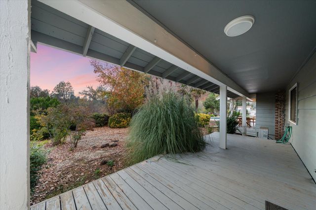 20766 Cattle Drive, Redding, CA 96003