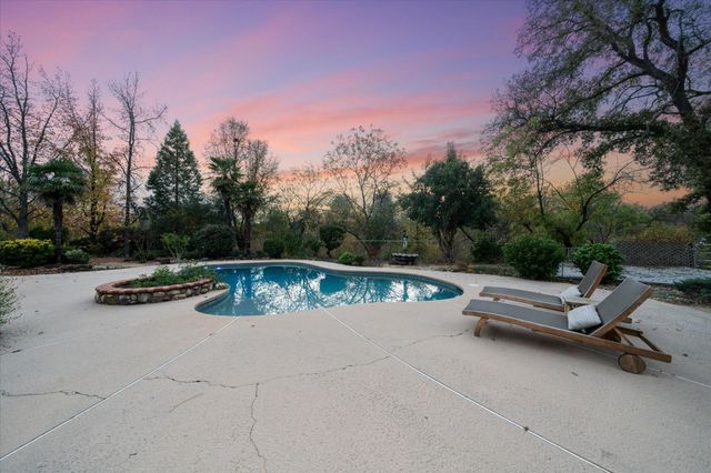 20766 Cattle Drive, Redding, CA 96003