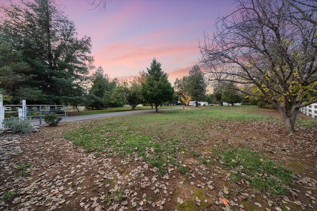 20766 Cattle Drive, Redding, CA 96003