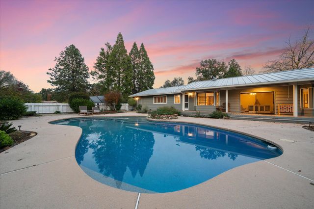 20766 Cattle Drive, Redding, CA 96003