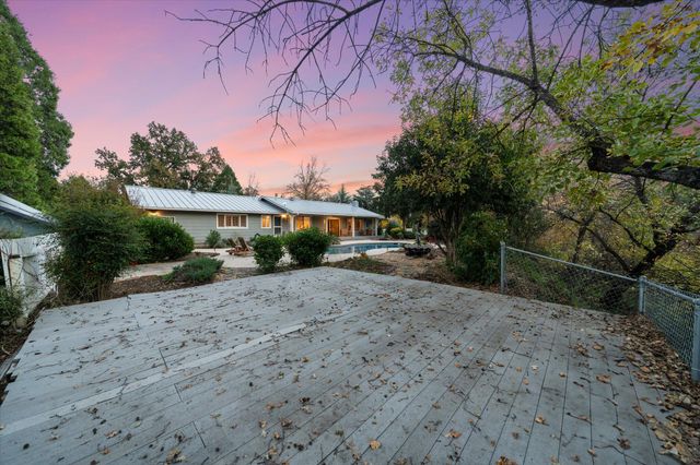 20766 Cattle Drive, Redding, CA 96003