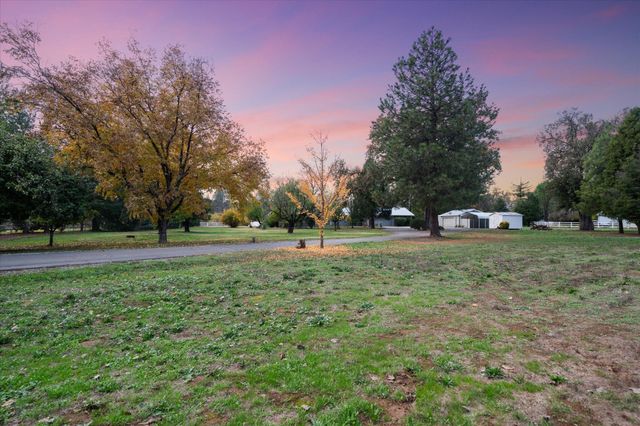 20766 Cattle Drive, Redding, CA 96003