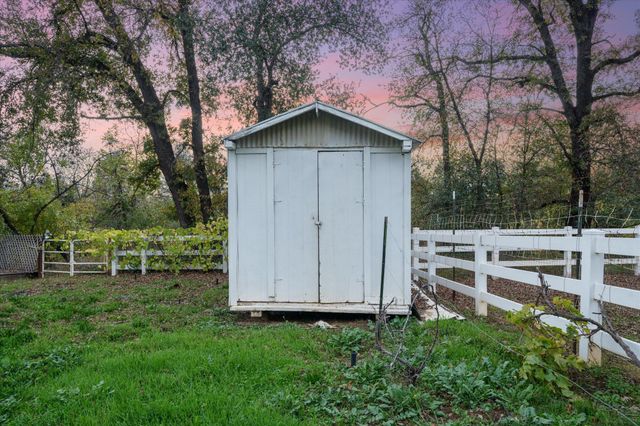 20766 Cattle Drive, Redding, CA 96003