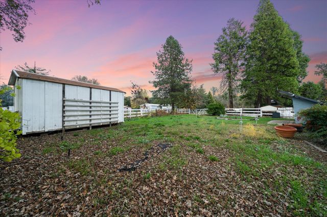 20766 Cattle Drive, Redding, CA 96003