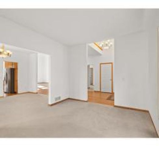 16187 Hawthorn Path, Lakeville, MN 55044