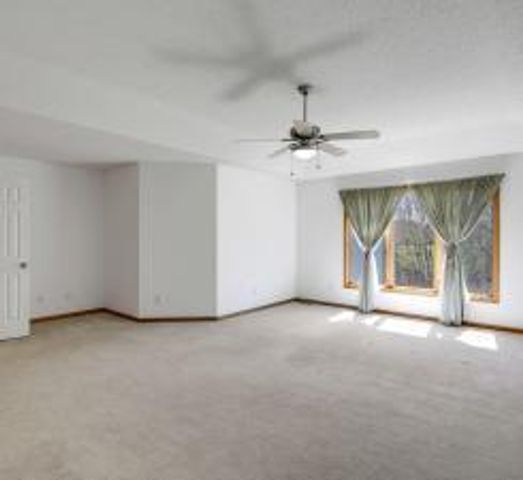 16187 Hawthorn Path, Lakeville, MN 55044