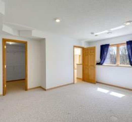 16187 Hawthorn Path, Lakeville, MN 55044