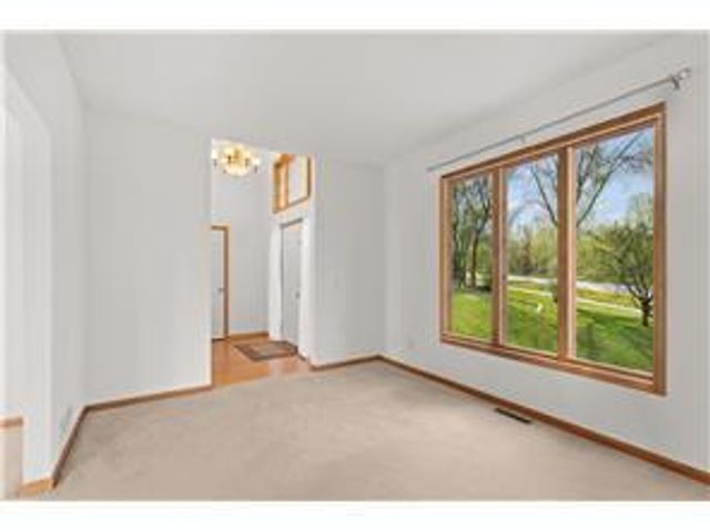 16187 Hawthorn Path, Lakeville, MN 55044