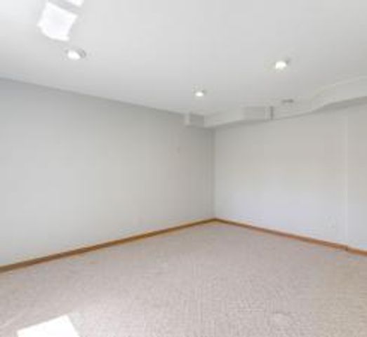 16187 Hawthorn Path, Lakeville, MN 55044