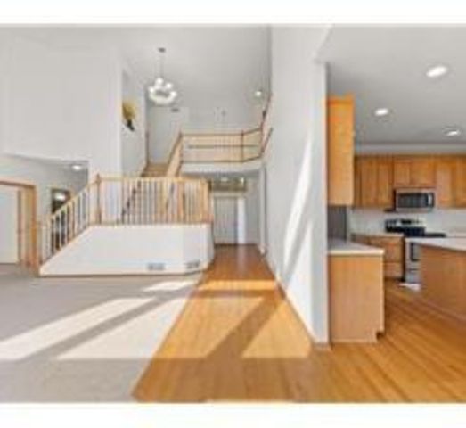 16187 Hawthorn Path, Lakeville, MN 55044