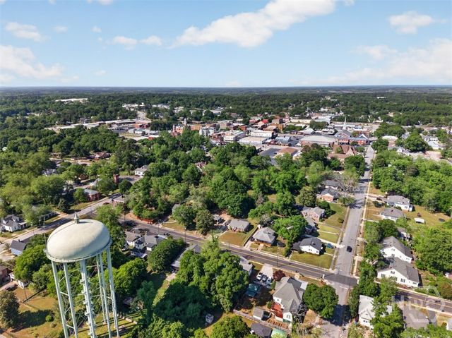 111 Edwards Street, Elberton, GA 30635