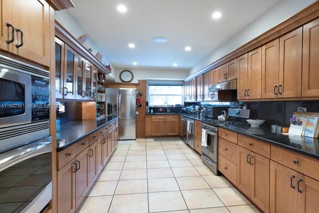 360 SW 28th Rd, Miami, FL 33129