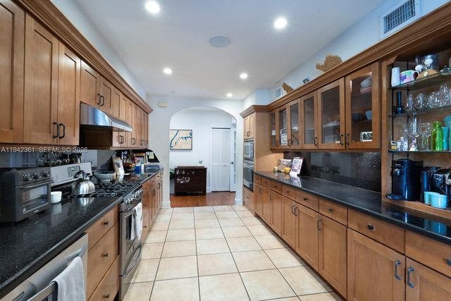 360 SW 28th Rd, Miami, FL 33129