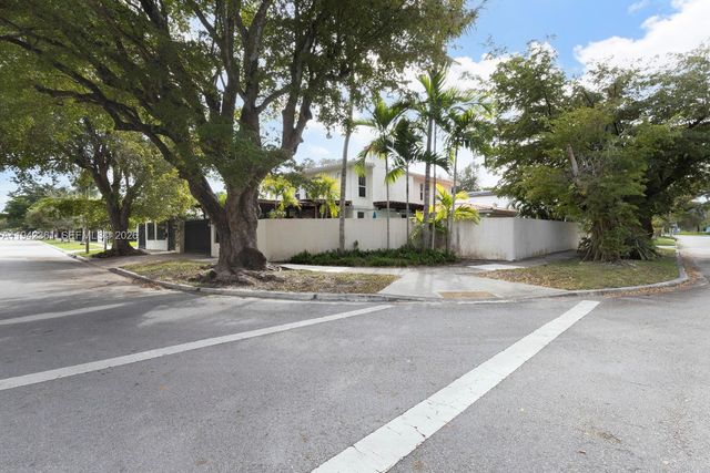 360 SW 28th Rd, Miami, FL 33129