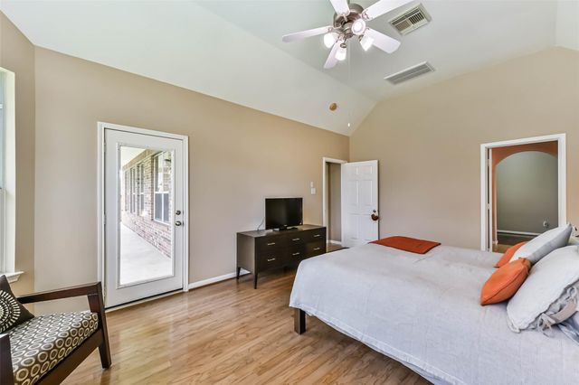 12206 Bell Creek Drive, Pearland, TX 77584