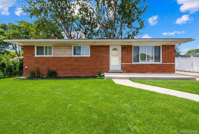 33190 Priehs Court, Sterling Heights, MI 48312