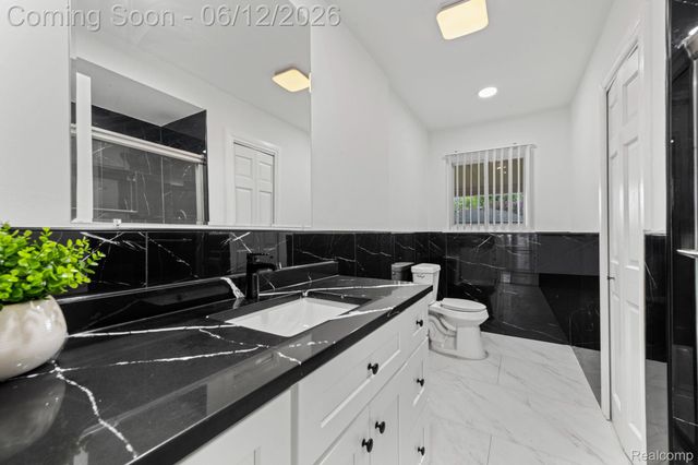 33190 Priehs Court, Sterling Heights, MI 48312