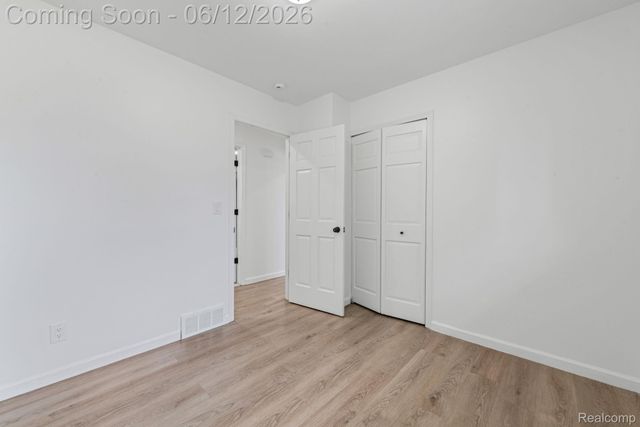 33190 Priehs Court, Sterling Heights, MI 48312